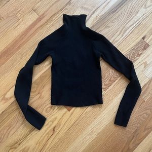 Black turtleneck fitted mock neck
Slightly cropped